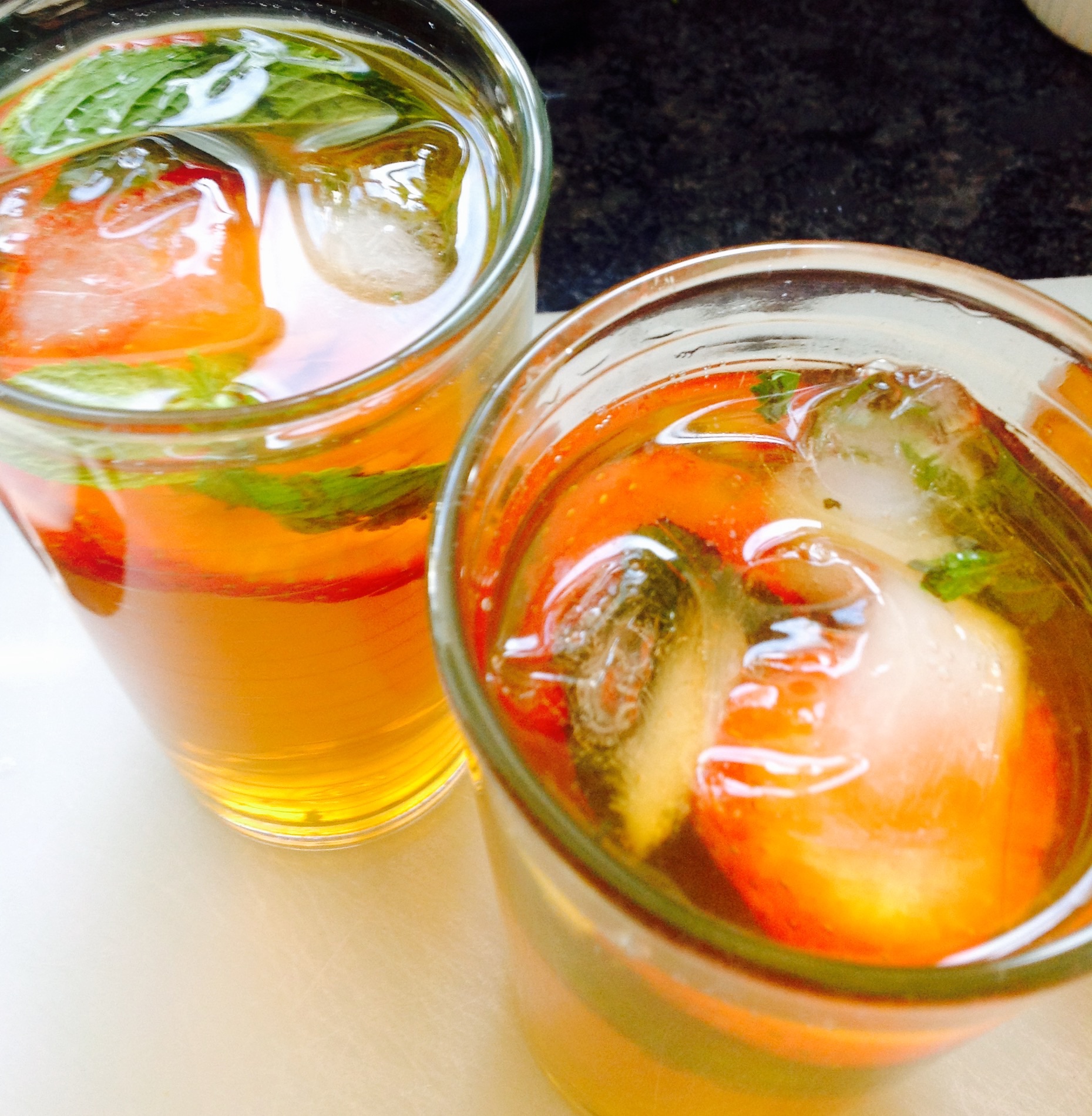 Iced Tea with mint and fruit